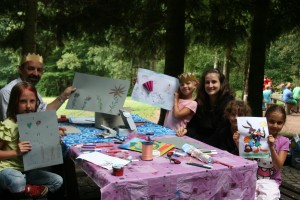 Ferienspaß "Wald- und Wasserwoche" - Kinder malen