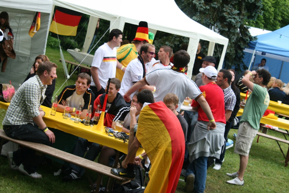 WM Poolparty mit Public Viewing