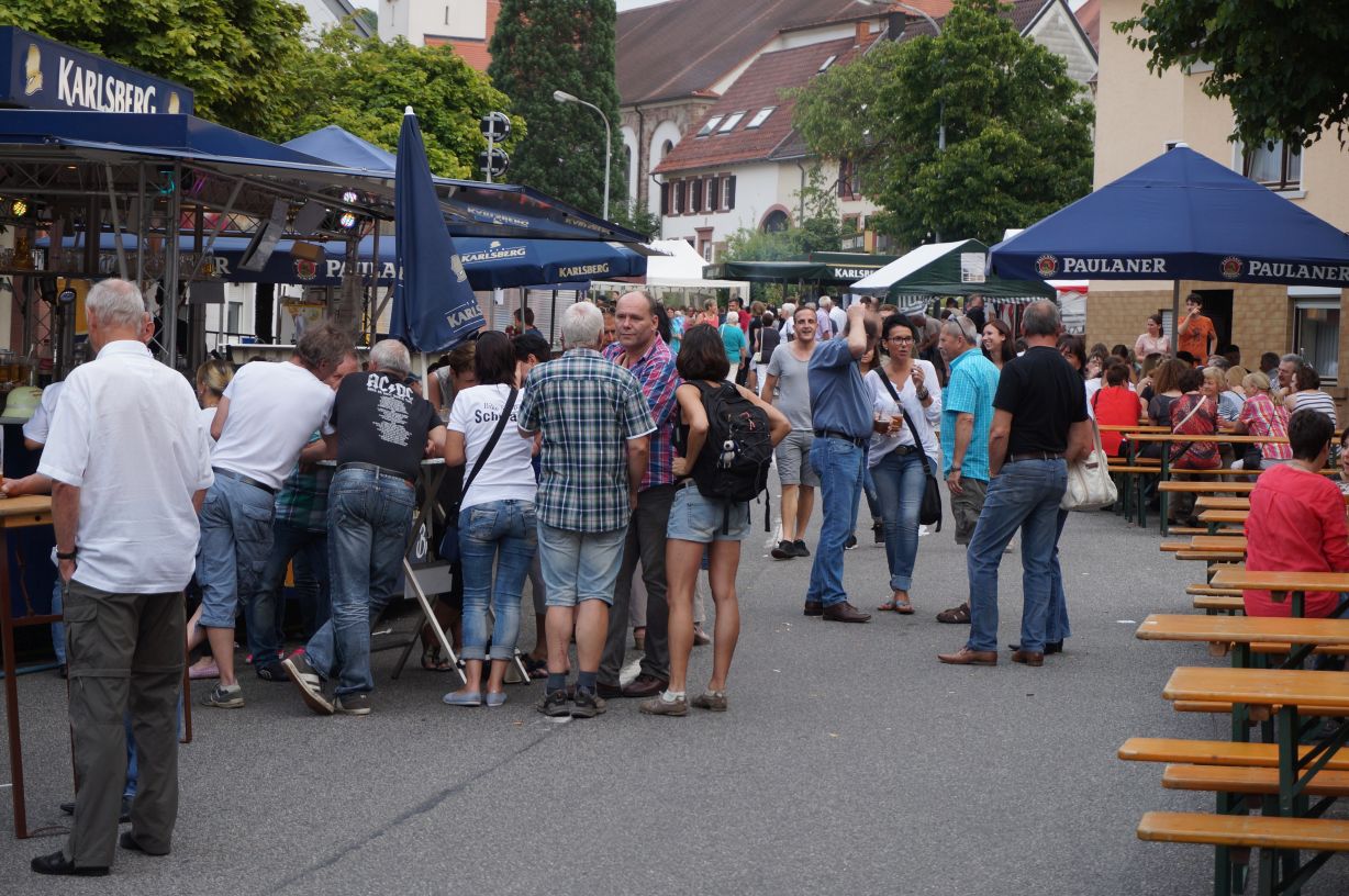 Vollsperrung der Hauptstraße in Oberwürzbach wegen Dorffest