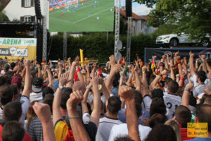 1500 Fans freuten sich über das erste Tor (Foto: Frank Leyendecker)