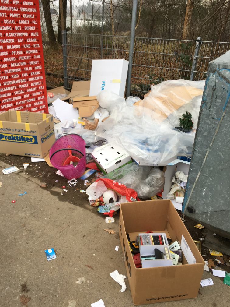 Illegaler Müll an Containerstandplätzen – Risiko und Schandfleck – Bürger werden um Mithilfe gebeten