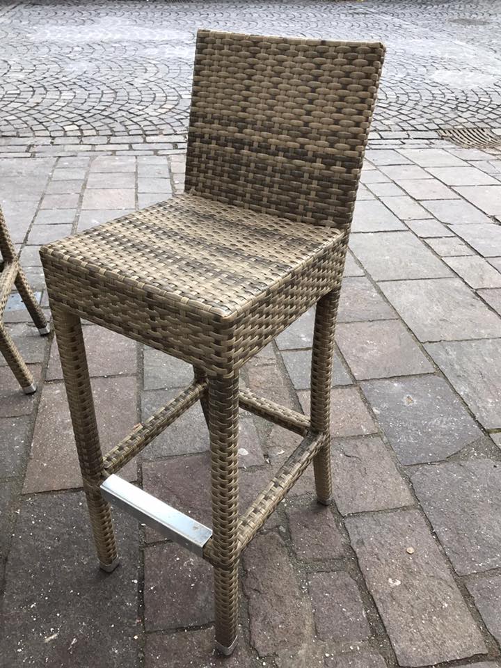 Stuhl vor Bistro gestohlen