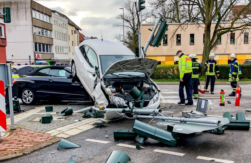 Hoher Sachschaden Bei Verkehrsunfall - Wir Sind St. Ingbert