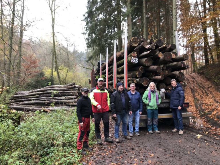 Hilfskonvoi mit Brennholz aus dem St. Ingberter Stadtwald ins Ahrtal gestartet