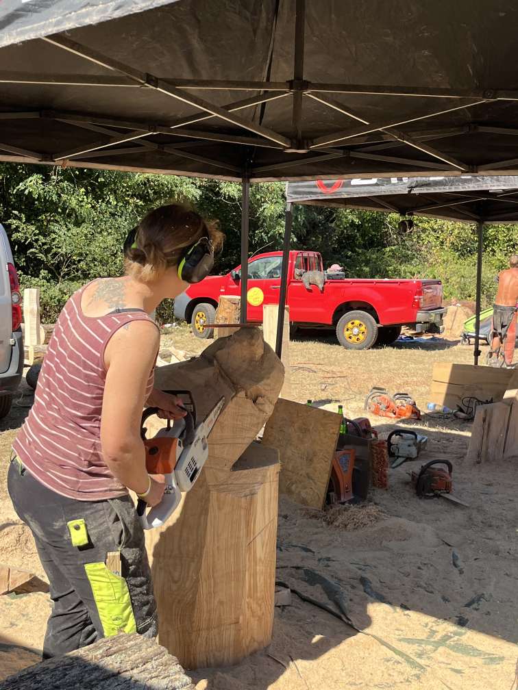 „Ich und mein Holzi, Holzi, Holz …“ – Speedcarving in St. Ingbert