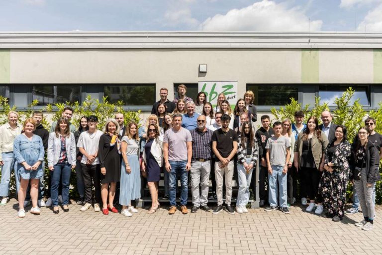 BBZ St. Ingbert: 28 Schülerinnen und Schüler nehmen ihre Urkunden entgegen