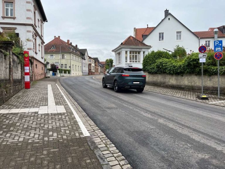 Freie Fahrt auf St. Ingberter Straßen: Ensheimer Straße neu asphaltiert