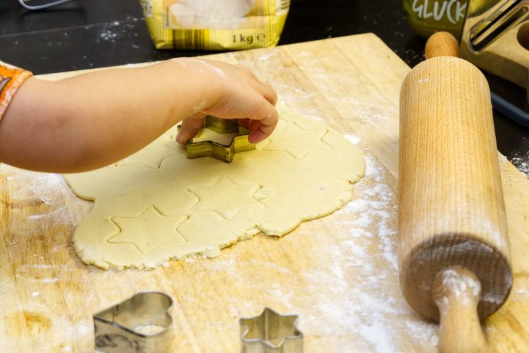 Weihnachtsbäckerei für Kinder – Ein süßes Backvergnügen!