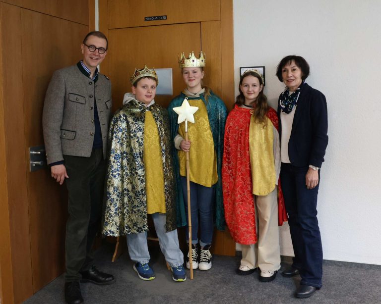 Sternsinger besuchen das Rathaus St. Ingbert